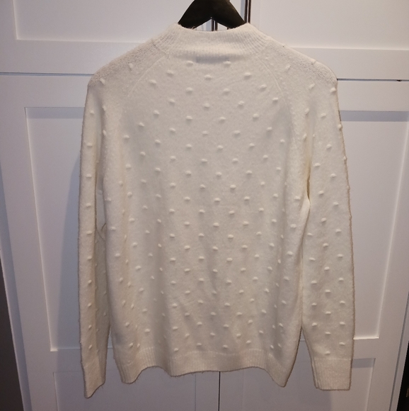 New Cozy White Ball Knit Sweater - Picture 3 of 6